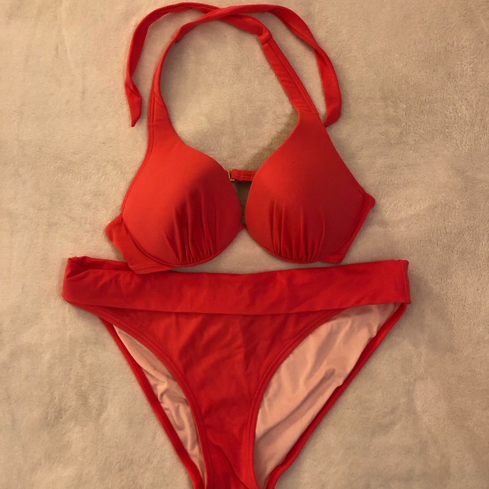 Victoria’s Secret bikini